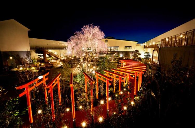 大阪市港区にある空庭温泉の天空庭園ライトアップ風景