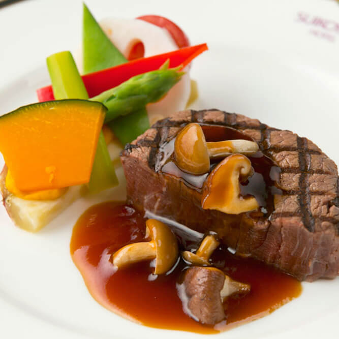 萃香園ホテルの和洋折衷肉料理