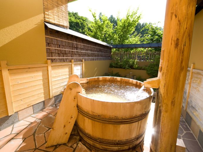 奥利根温泉サンバードキャンプガーデンの貸切露天風呂酒樽の湯