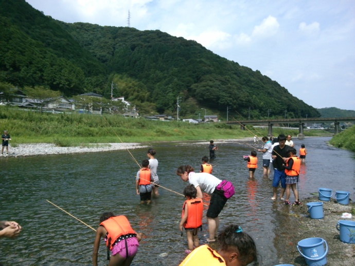 新庄川での釣りの様子