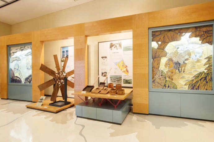常設展示室2「人々の生活の知恵と諏訪に伝わる伝説のパネル展示」