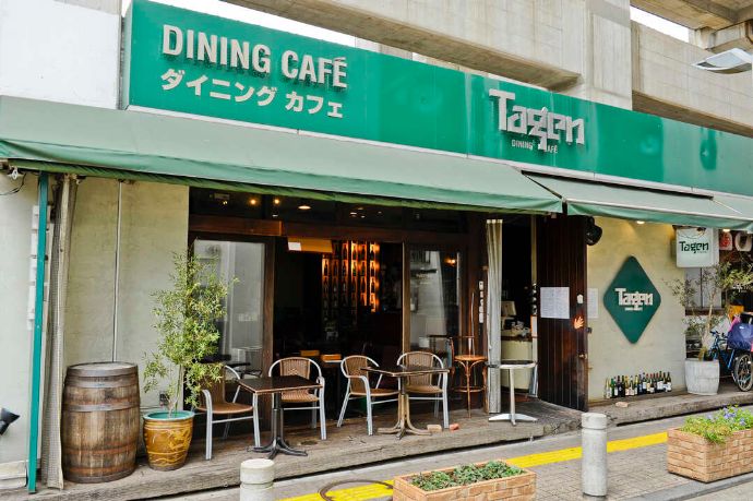 東京都北区の王子駅徒歩30秒にあるTAGEN DINING CAFEの外観