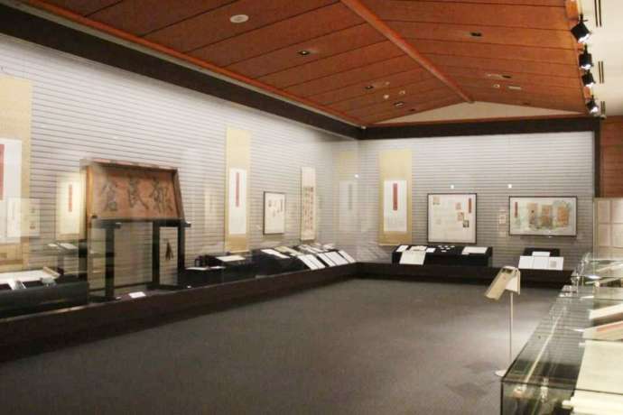 「田原市博物館」の常設展示室の様子（その1）