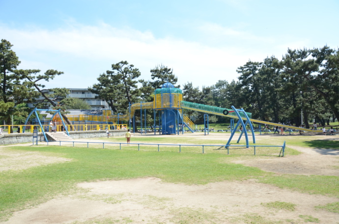 大阪府高石市にある浜寺公園内の児童遊戯場の風景写真