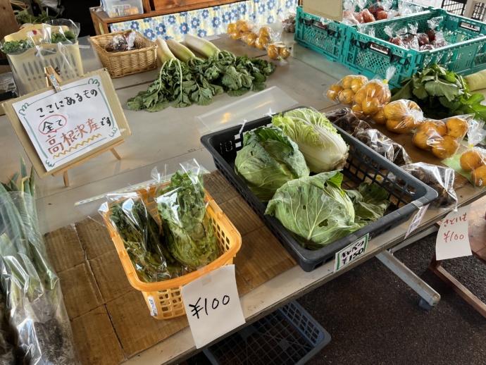 栃木県高根沢町の直売所で販売される高根沢産野菜の写真