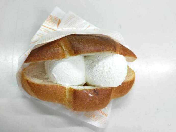 香川県三豊市にある「道の駅 たからだの里さいた」でいただけるパンアイス