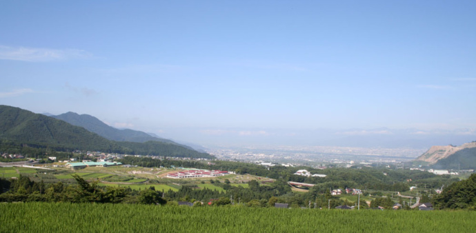 長野県高山村を高所から見た風景