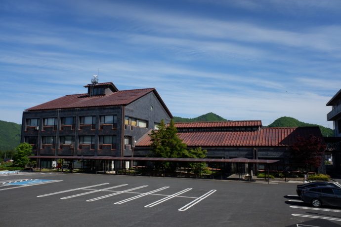 長野県の高山村役場の外観