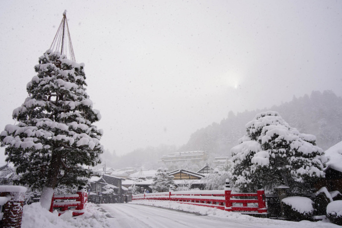 冬の中橋の風景