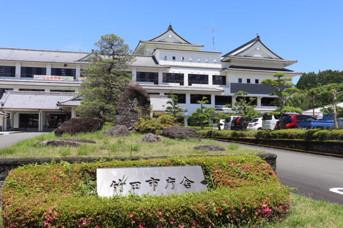 竹田市庁舎の外観
