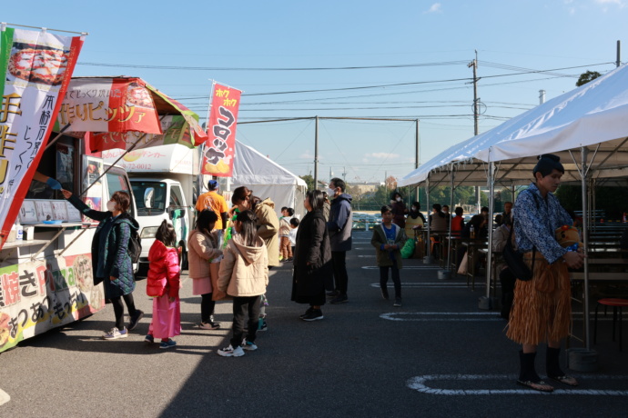 愛知県武豊町で開催されたギネス記録挑戦イベントに出店したキッチンカーの写真