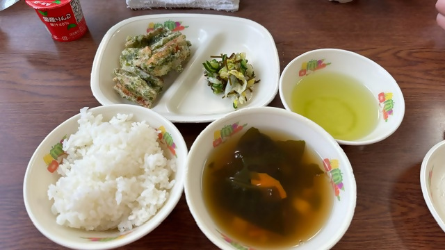 愛知県武豊町の保育園で自園調理されたちくわの磯辺揚げなどの給食の写真