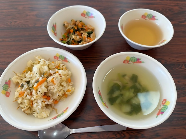 愛知県武豊町の保育園で自園調理された給食の写真