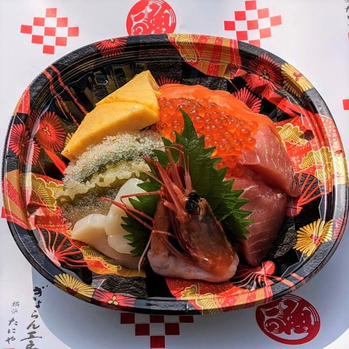 タニヤ食堂でテイクアウトできる海鮮丼弁当