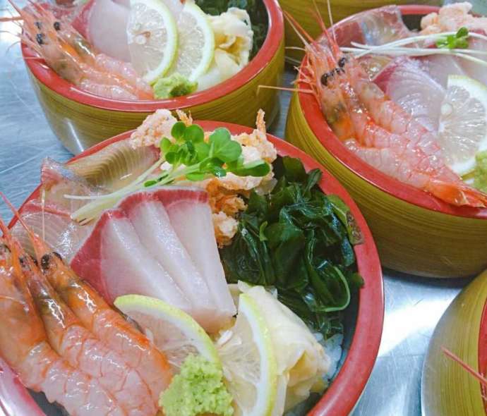 鹿児島県垂水市の「道の駅たるみずはまびら たるたるぱあく」でいただける海鮮丼