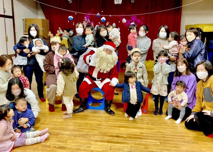 砥部町の砥部児童館でのクリスマス会
