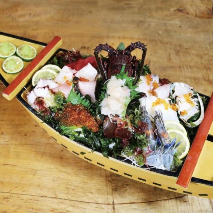 「徳島新鮮なっとく市」の併設レストラン「阿波の幸 和美彩美」で供されるなっとく丼