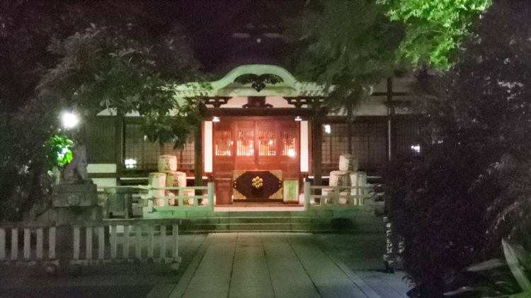 鳥越神社を訪れた場合の見どころなどはありますか？