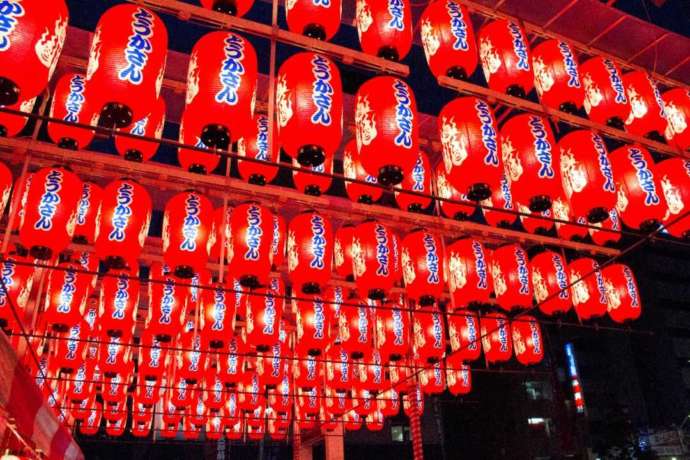 とうかさん圓隆寺のとうかさん大祭で飾られる赤い提灯