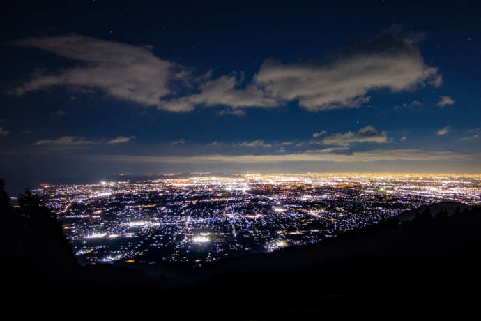 池田山展望台から見下ろした町の夜景