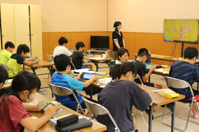 美里町のプログラミング教室風景