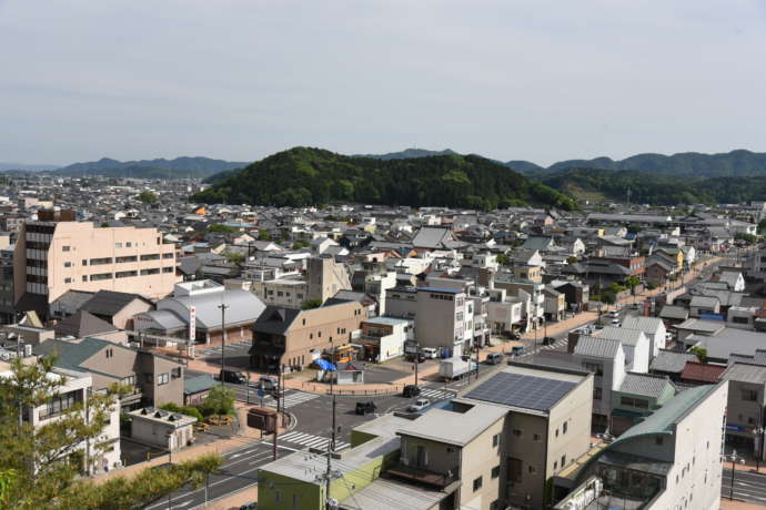 関市の市街地を上から見下ろした光景