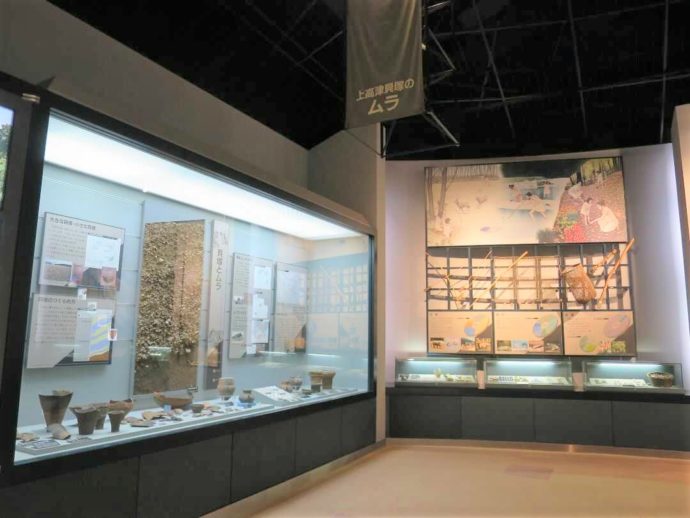 上高津貝塚ふるさと歴史の広場にある考古資料館の常設展示室の展示品