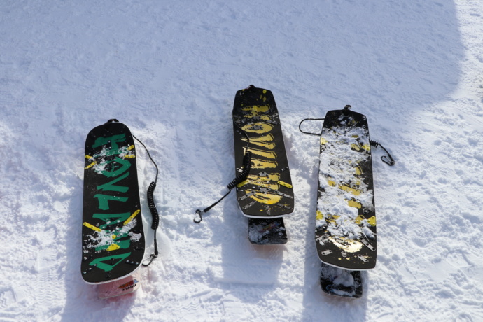 3枚のスノースケートの写真