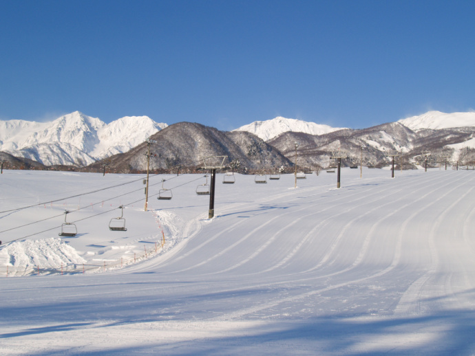 白馬つがいけ高原スキー場のゴンドラ全景