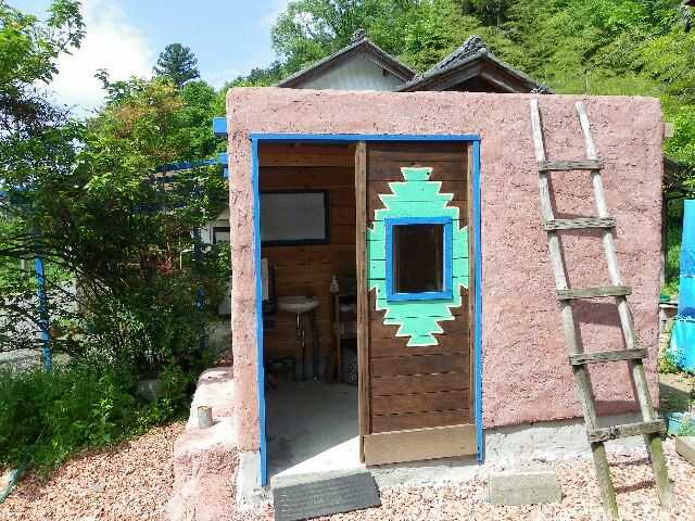 岐阜県山県市にある「TWO-SPIRITS インディアンビレッジ」のトイレ