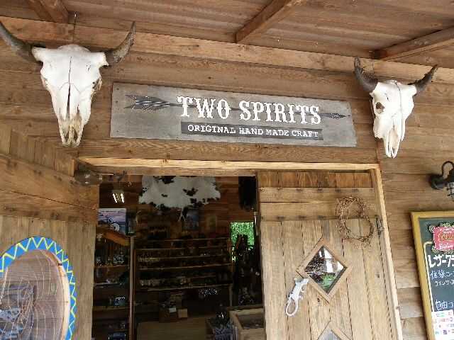 岐阜県山県市にある「TWO-SPIRITS インディアンビレッジ」のエントランス