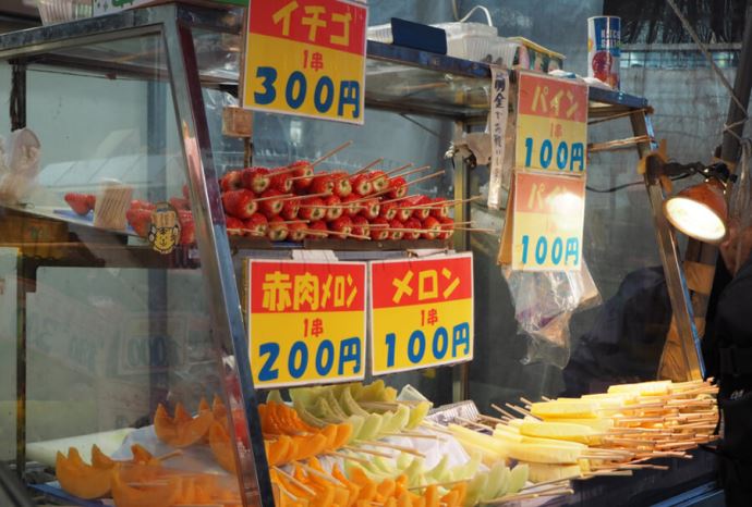 食べ歩きデートで食べたいアメ横の百果園 上野第一店のカットフルーツ