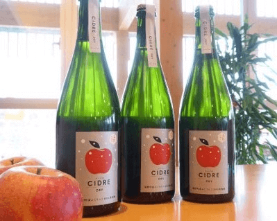 青才りんご園で採れたりんごで作ったスパークリングワイン
