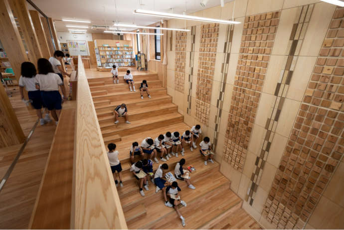 木育を推進するほしの森小学校の内部の様子