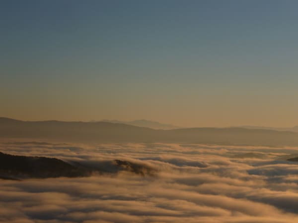 神威岳山頂から見られる雲海