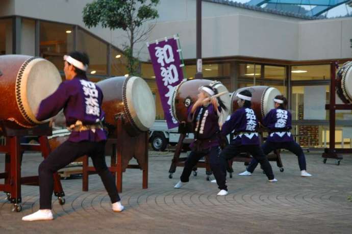 伝統芸能常設館でみられる和知太鼓の催し