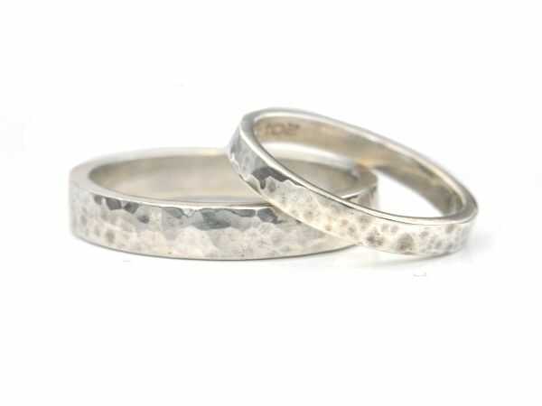 「wag house 彫金工房」の鎚目の結婚指輪