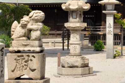 若松惠比須神社の境内にある親子の狛犬