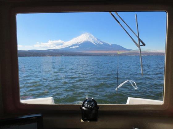船内から見える富士山