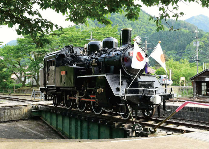 若桜鉄道の転車台に乗った蒸気機関車