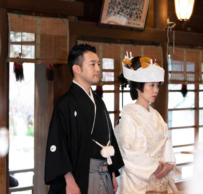 静岡県焼津市にある焼津神社で神前結婚式をする夫婦
