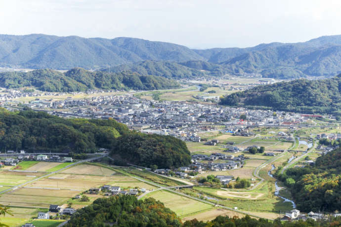 矢掛町のまちなみを空撮した写真