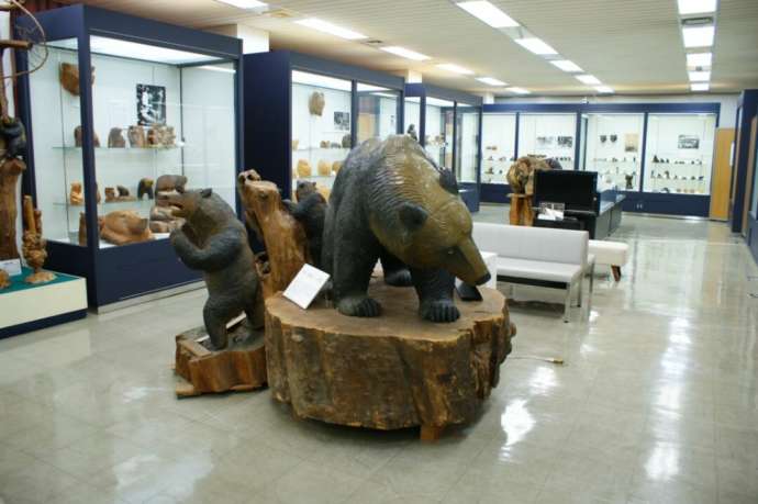八雲町の木彫り熊資料館
