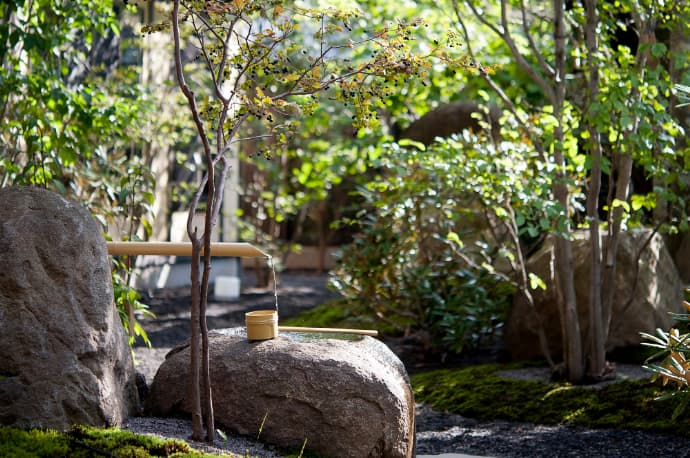 緑あふれる川原湯温泉 山木館の中庭