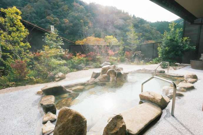 国民宿舎清嵐荘にある昔ながらの露天風呂