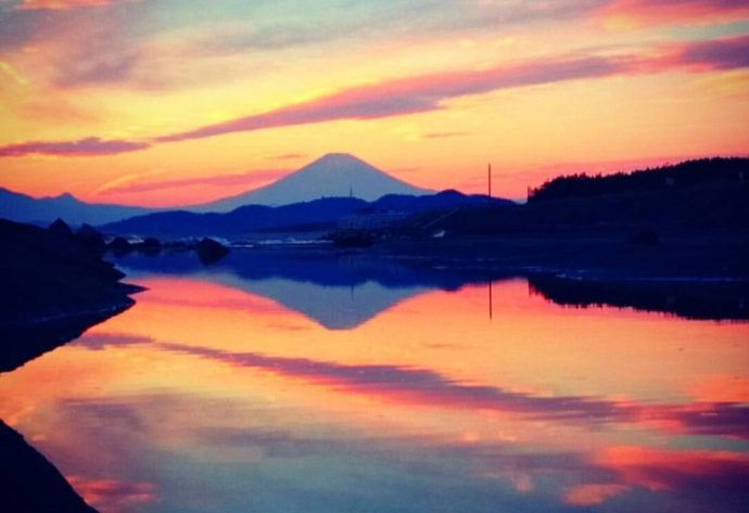 柳島キャンプ場近くの海から見える富士山