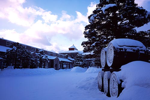 北海道余市町のニッカウヰスキー余市蒸溜所の冬景色