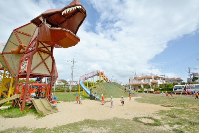 東浜きょうりゅう公園の恐竜の遊具