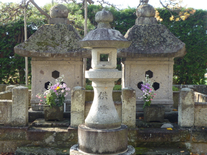 春日山林泉寺にある直江兼続夫婦の墓