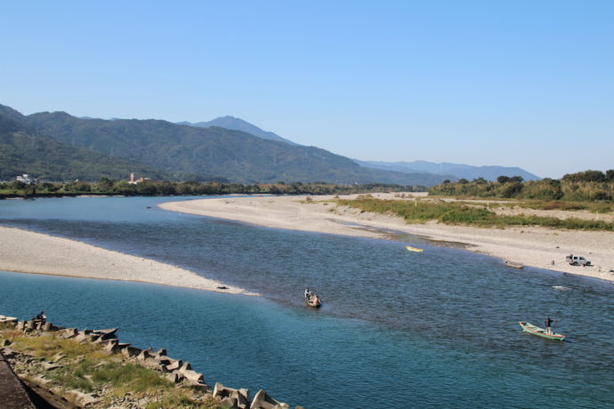 四国三郎とも呼ばれる吉野川の景観